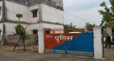 गढ़वा में बुजुर्ग को निर्वस्त्र कर बाइक से घसीटा,