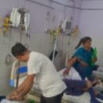 शेखपुरा के स्कूल में गर्मी से 16 बच्चे बेहोश, बाइक व टोटो से पहुंचाया अस्पताल, नहीं मिली Ambulances, और फिर...