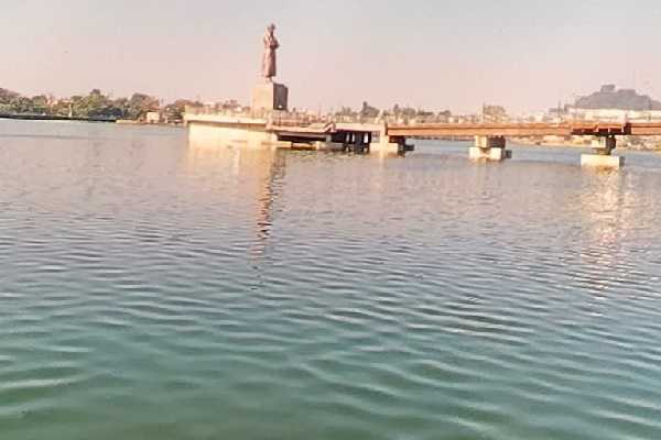 Ranchi : बड़ा तालाब से मिला बुजुर्ग व्यक्ति का शव, शिनाख्त कराने में जुटी पुलिस
