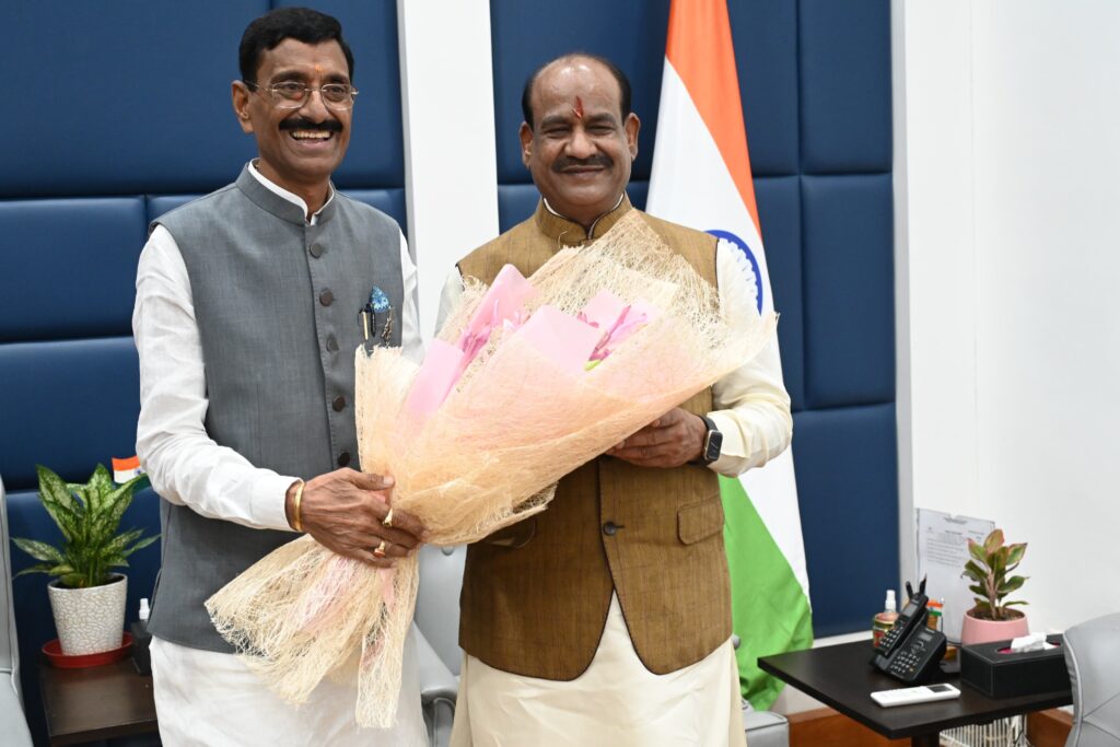 लोकसभा अध्यक्ष ओम बिरला से केंद्रीय रक्षा राज्य मंत्री संजय सेठ ने की शिष्टाचार मुलाकात, दी बधाई