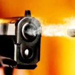 दुमका में जमीन विवाद में खूनी खेल : कई राउंड चली गोलियां, 6 घायल, दो दर्जन से अधिक लोग हिरासत में