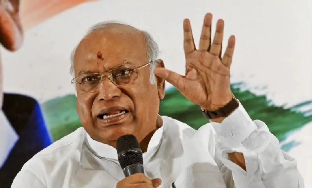 संसद में विरोध प्रदर्शन