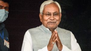 सीएम नीतीश का बुजुर्गों को उपहार