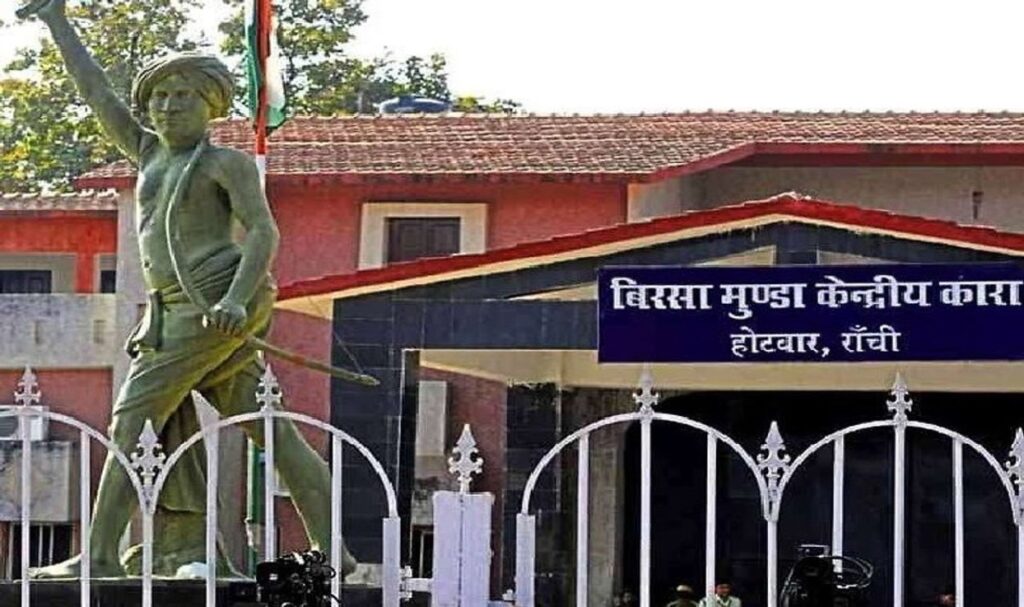 फरार