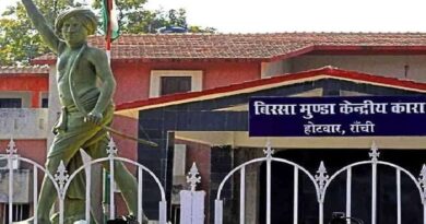 फरार