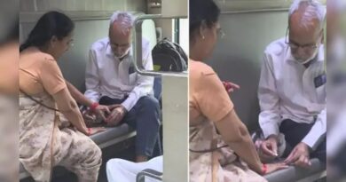 ‘आदमी अपनी पंसदीदा औरत के लिए कुछ भी कर सकता है’, ट्रेन में पति ने पत्नी को लगाया नेलपेंट, लोगों ने ‘क्यूट मोमेंट’ को किया कैप्चर, VIDEO