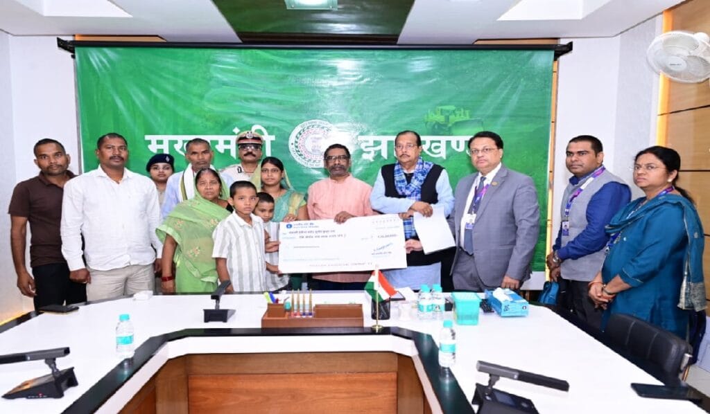 CM Hemant Soren pays an emotional visit to the families of martyred soldiers, presents them with a cheque of Rs 1.1 crore, and a separate hospital for police personnel will soon open.