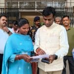 Ranchi DC raids Namkum Zonal Office, checks employee register; direct warning: "If you indulge in corruption, you will be in trouble!"