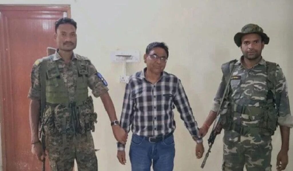 Revenue employee caught taking bribe, Hazaribagh ACB caught him red-handed