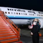 रांची एयरपोर्ट पर राष्ट्रपति द्रौपदी मुर्मू का आगमन, राज्यपाल संतोष कुमार गंगवार और मुख्यमंत्री हेमंत सोरेन ने किया स्वागत