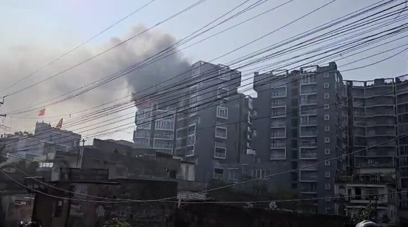 BREAKING: रांची के अरगोड़ा स्थित पर्ल अपार्टमेंट में लगी भीषण आग, सोसायटी में अफरा तफरी का माहैल, दमकल की गाड़ियां मौके पर, देखें वीडियो…