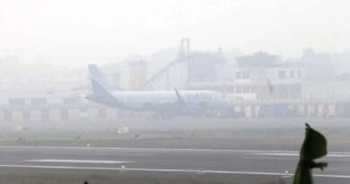 झारखंड में शीतलहर के बीच रांची की सड़कों पर घना कोहरा और कड़ाके की ठंड