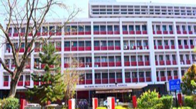 BIG BREAKING: रिम्स में मंत्री के नाम पर दबंगई! नर्स से मारपीट के बाद कामकाज ठप