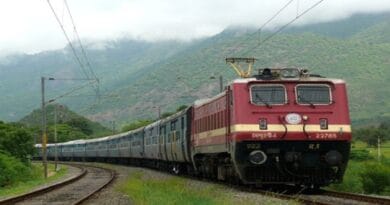 Railway News: प्रयागराज में लगने वाले माघ मेला के कारण इन ट्रेनों का बदला रूट, देखें लिस्ट