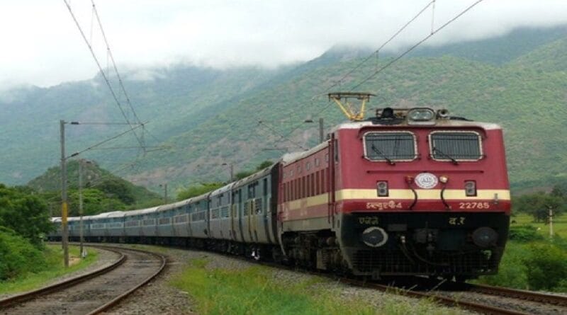 Railway News: प्रयागराज में लगने वाले माघ मेला के कारण इन ट्रेनों का बदला रूट, देखें लिस्ट