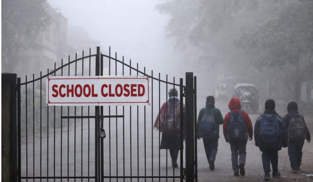 School Closed: सिमडेगा में 14 जनवरी तक स्कूल रहेंगे बंद, ठंड के कारण डीसी ने दिया आदेश