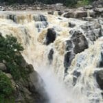 पर्यटकों से गुलजार हुआ दशम फॉल