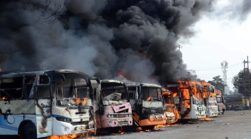 रांची के खादगड़ा बस स्टैंड में फिर भड़की आग, दो दिन में दूसरी घटना से मची अफरा-तफरी