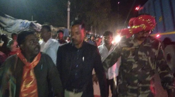 बड़ी खबर: ‘डिप्टी कलेक्टर’ बोर्ड लगी गाड़ी ने शिव बारातियों को मारी टक्कर, हिरासत में लिए गए निलंबित सीओ