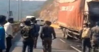 रामगढ़ के चूटूपालू घाटी में भीषण हादसा! ट्रेलर से टकराया कंटेनर, ड्राइवर की जिंदा जलकर मौत