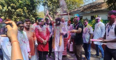 Ranchi DC celebrates Holi with officials, shares joy by applying colours to each other