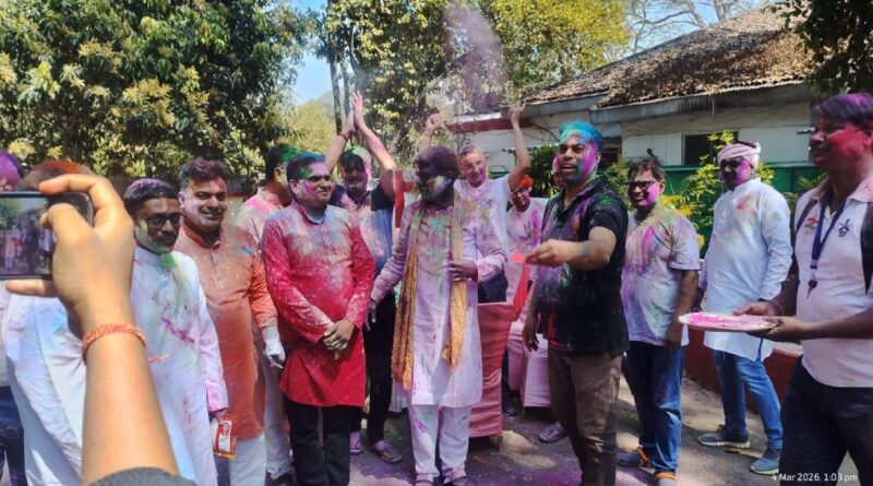 Ranchi DC celebrates Holi with officials, shares joy by applying colours to each other
