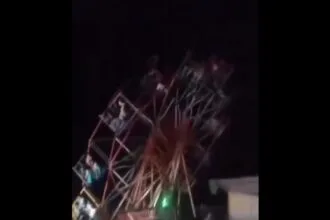 कुशीनगर में मेले के दौरान गिरा विशाल झूला, हादसे के बाद लोगों की भीड़